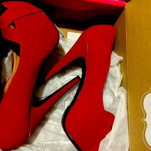 Ladys hi heels shoes barely used